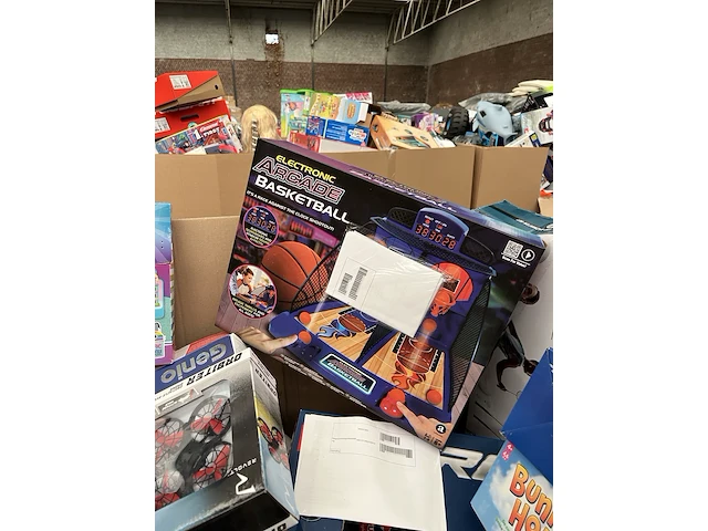Mix pallet a-merk speelgoed w.o. baby born, carrera, marvel, ravensburger - afbeelding 6 van  12