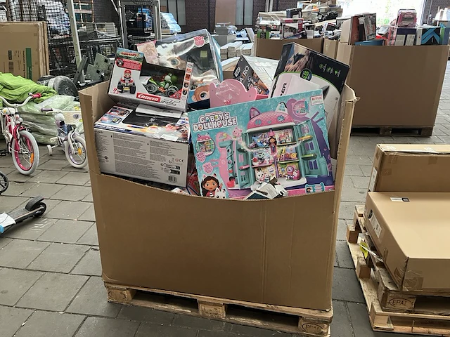 Mix pallet a-merk speelgoed w.o. carrera, dreamworks, wetenschap&spel airo - afbeelding 1 van  11