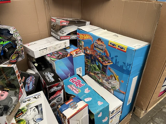 Mix pallet a-merk speelgoed w.o. carrera, furreal, hot wheels, taiyo, vtech - afbeelding 8 van  10