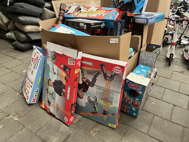 Mix pallet a-merk speelgoed w.o. hot wheels, vtech, furreal - afbeelding 1 van  11