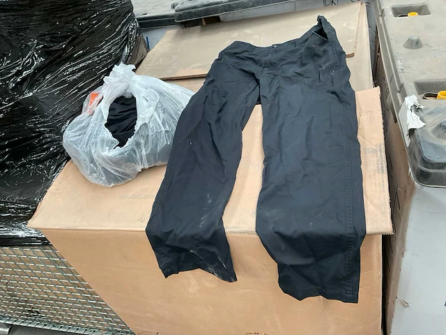 Mix palletbox clothes - afbeelding 1 van  2