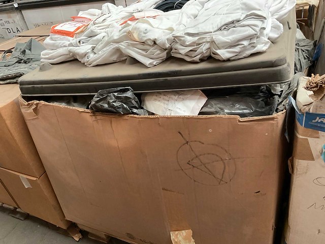 Mix palletbox food service clothes - afbeelding 3 van  3