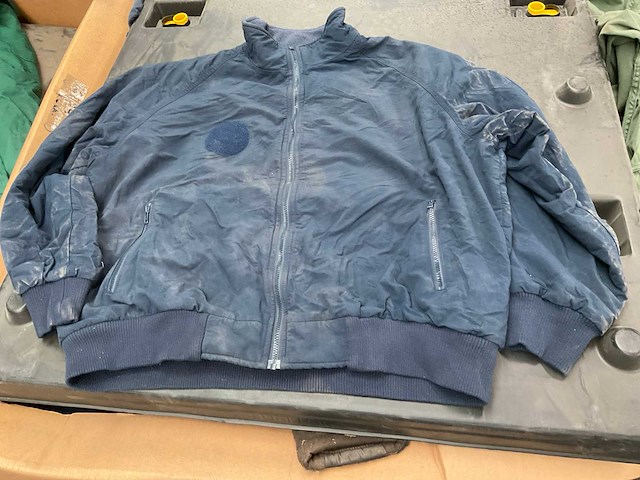 Mix palletbox work and sport clothes - afbeelding 1 van  3