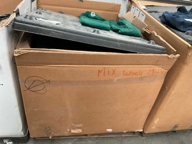 Mix palletbox work clothes - afbeelding 3 van  3