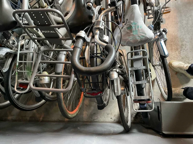 Mix partij - herenfietsen en damesfietsen - damesfietsen (10x) - afbeelding 2 van  8