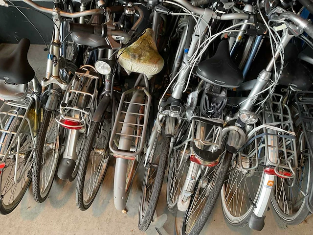 Mix partij - herenfietsen en damesfietsen - damesfietsen (10x) - afbeelding 7 van  8
