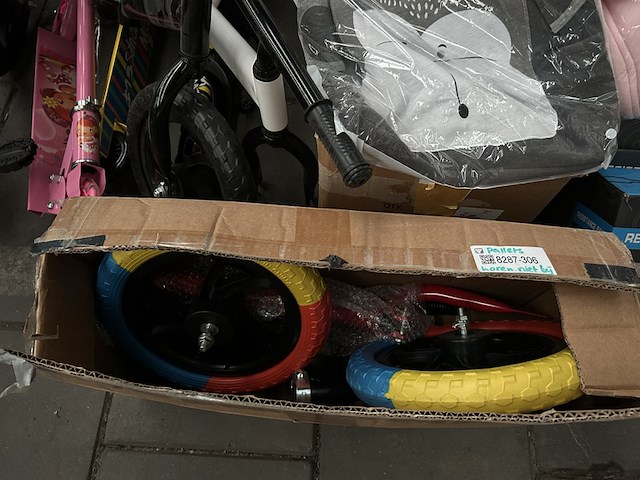 Mix partij speelgoed en consumenten goederen - afbeelding 2 van  34