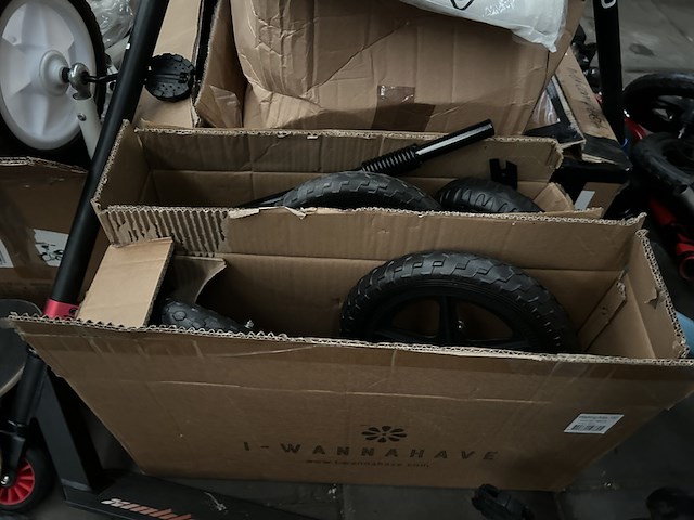 Mix partij speelgoed en consumenten goederen - afbeelding 17 van  34