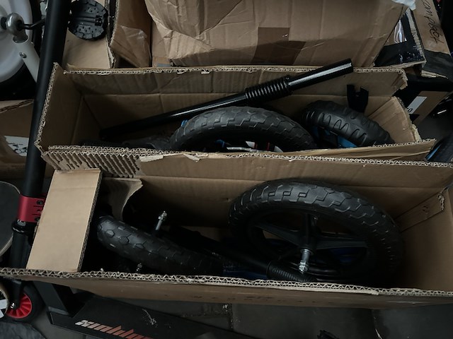 Mix partij speelgoed en consumenten goederen - afbeelding 18 van  34