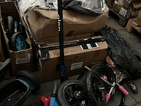 Mix partij speelgoed en consumenten goederen - afbeelding 22 van  34