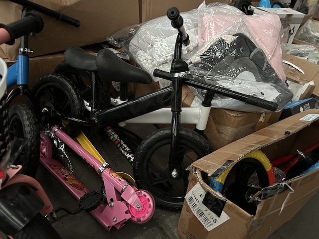 Mix partij speelgoed en consumenten goederen - afbeelding 30 van  34