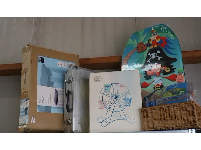 Mix partij van ca. 20 items bestaande uit o.a. pure kruk model aruba & kinderbad speelgoed - afbeelding 1 van  6