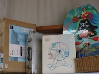 Mix partij van ca. 20 items bestaande uit o.a. pure kruk model aruba & kinderbad speelgoed