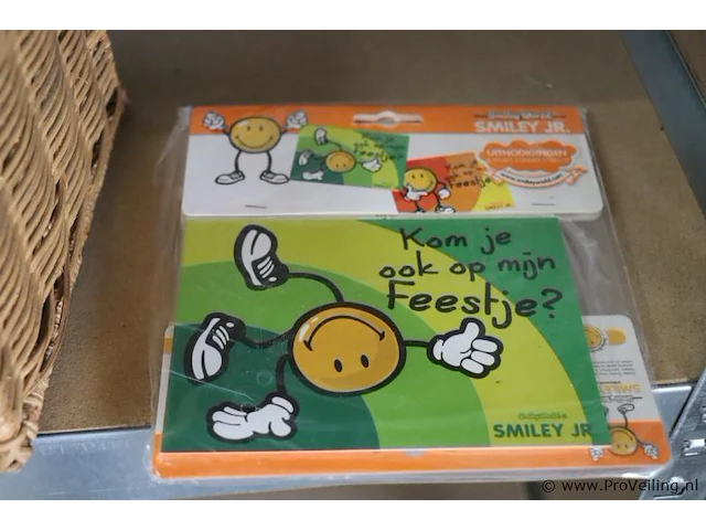 Mix partij van ca. 20 items bestaande uit o.a. pure kruk model aruba & kinderbad speelgoed - afbeelding 6 van  6