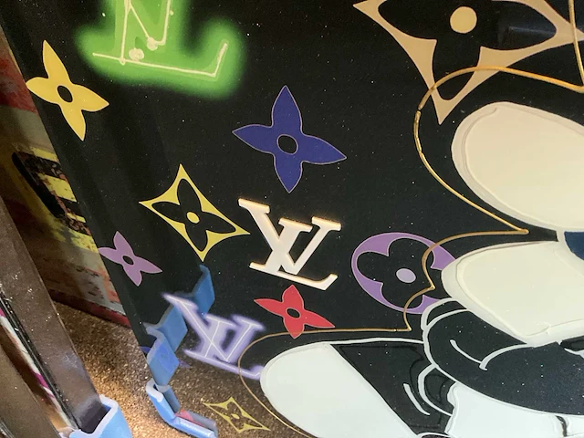 Mixed media 3d epoxy micha baker “mickey mouse lv” - afbeelding 2 van  5