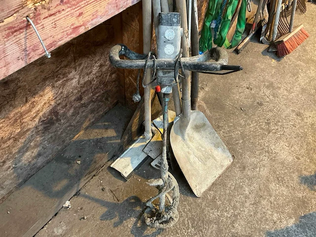 Mixer en aannemersmateriaal - afbeelding 1 van  4