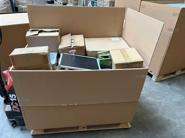 Mixpallet consumentengoederen - afbeelding 1 van  3