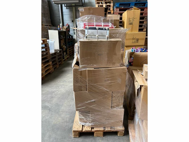 Mixpallet kapstokken - afbeelding 2 van  5