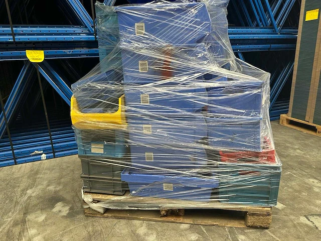 Mixpallet magazijnbakken ca. 34x - afbeelding 1 van  3