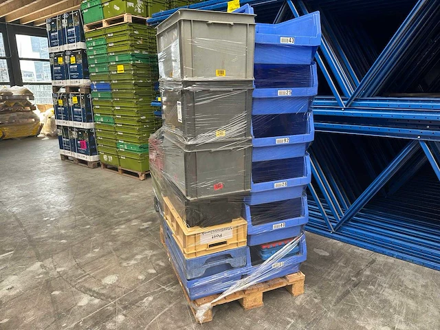 Mixpallet magazijnbakken - afbeelding 1 van  3