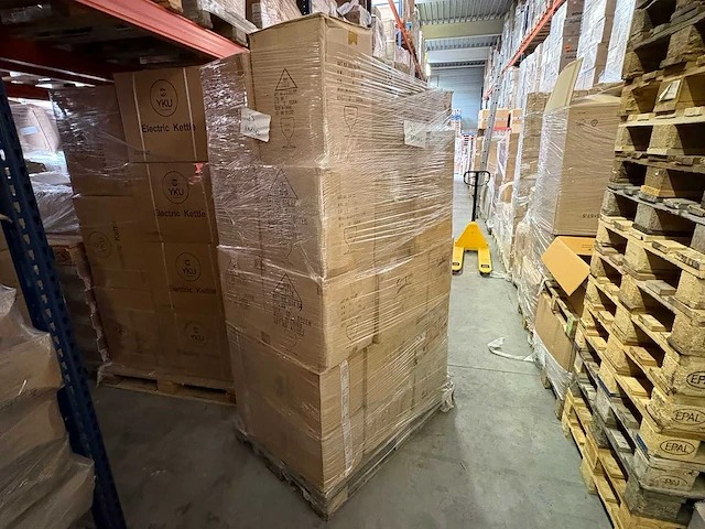 Mixpallet verjaardagskaarsen - afbeelding 1 van  3
