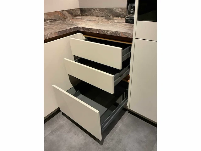 Mk 2510 zera fm u-opgestelde showroom keuken - afbeelding 12 van  37