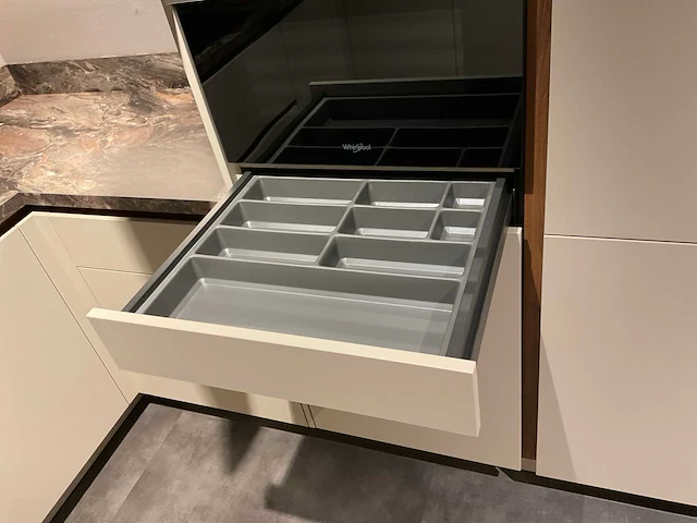 Mk 2510 zera fm u-opgestelde showroom keuken - afbeelding 15 van  37