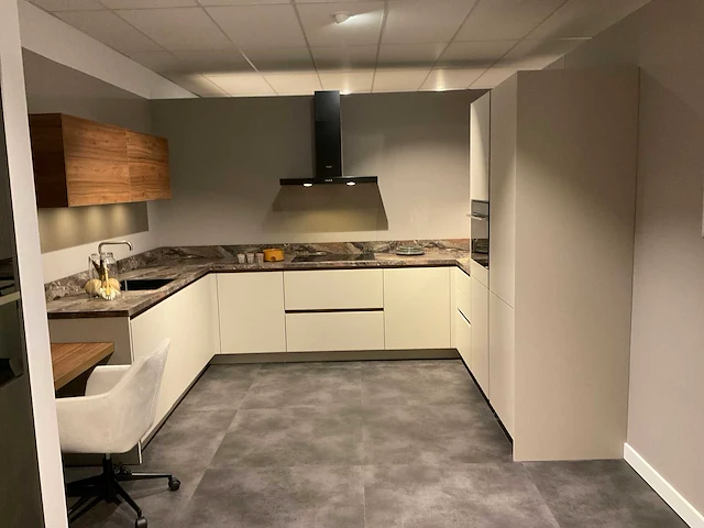 Mk 2510 zera fm u-opgestelde showroom keuken - afbeelding 1 van  37
