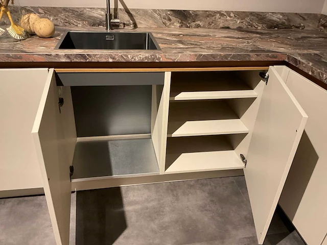 Mk 2510 zera fm u-opgestelde showroom keuken - afbeelding 6 van  37