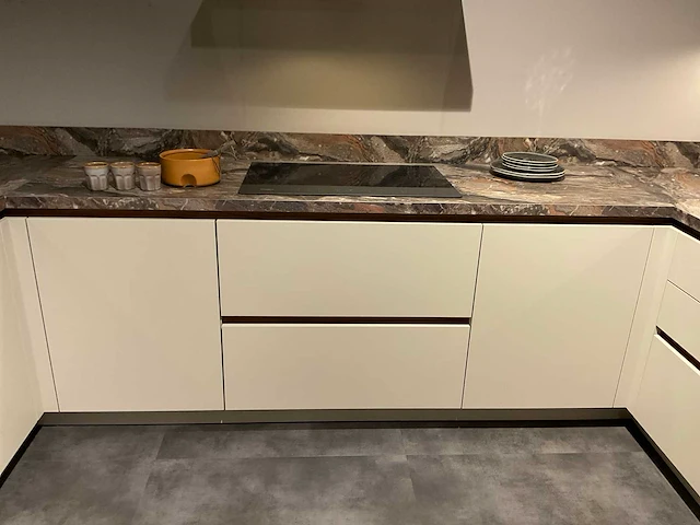 Mk 2510 zera fm u-opgestelde showroom keuken - afbeelding 8 van  37