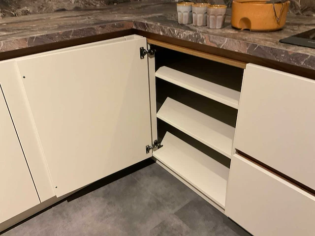 Mk 2510 zera fm u-opgestelde showroom keuken - afbeelding 9 van  37