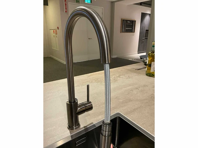 Mk 2515 zera hpl xt eiland showroomkeuken met hoge kastenwand - afbeelding 24 van  40