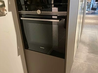 Mk 2515 zera hpl xt eiland showroomkeuken met hoge kastenwand - afbeelding 31 van  40