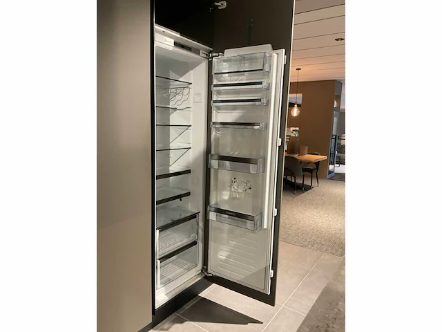 Mk 2515 zera hpl xt eiland showroomkeuken met hoge kastenwand - afbeelding 33 van  40