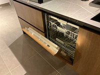 Mk 2585 zera ver sy eiland showroomkeuken met hoge kastenwand - afbeelding 14 van  33