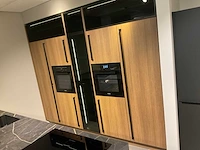 Mk 2585 zera ver sy eiland showroomkeuken met hoge kastenwand - afbeelding 6 van  33