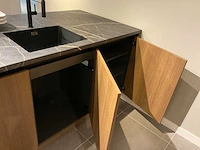 Mk 2585 zera ver sy eiland showroomkeuken met hoge kastenwand - afbeelding 8 van  33