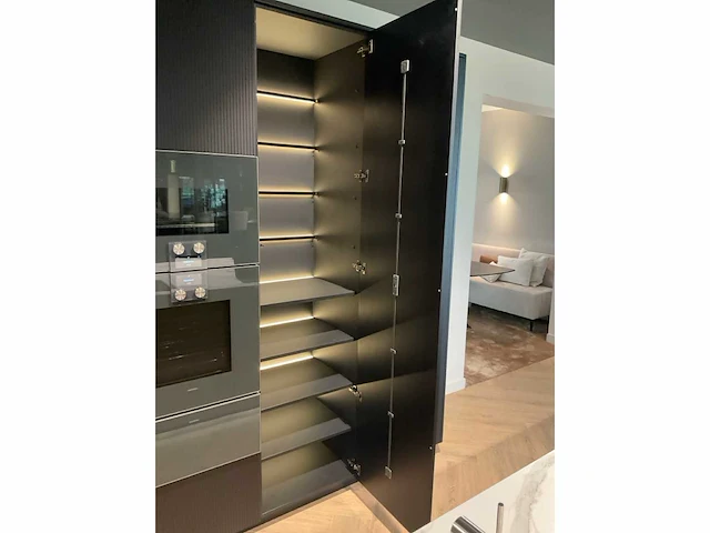 Mk 8895 memo ri hoge kastenwand showroom keuken (c) - afbeelding 17 van  20