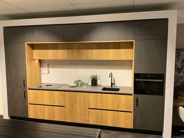 Mk iroy kq 5010 rechtopgestelde showroomkeuken - afbeelding 1 van  27