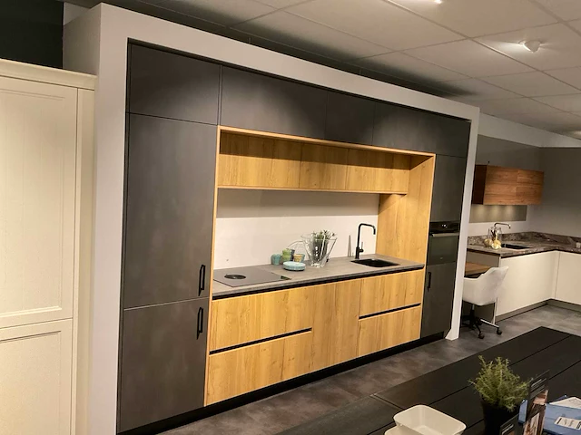 Mk iroy kq 5010 rechtopgestelde showroomkeuken - afbeelding 2 van  27