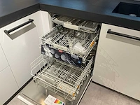 Mk zera fm hoekopgestelde showroomkeuken met hoge wandkasten - afbeelding 11 van  46