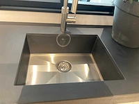 Mk zera fm hoekopgestelde showroomkeuken met hoge wandkasten - afbeelding 14 van  46