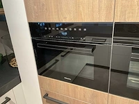 Mk zera fm hoekopgestelde showroomkeuken met hoge wandkasten - afbeelding 32 van  46