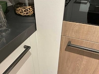 Mk zera fm hoekopgestelde showroomkeuken met hoge wandkasten - afbeelding 40 van  46