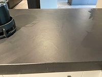 Mk zera fm hoekopgestelde showroomkeuken met hoge wandkasten - afbeelding 42 van  46