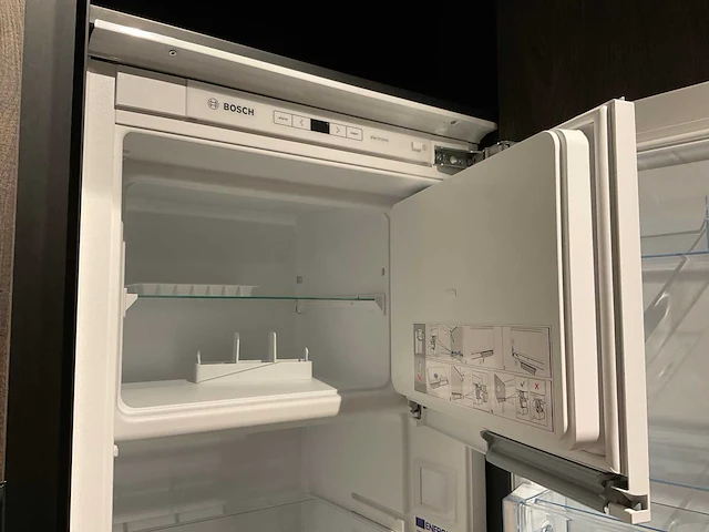 Mk zera ver sy eiland showroomkeuken met hoge kastenwand - afbeelding 43 van  48