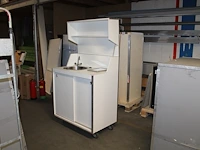Mobiel keukentje met wasbak, mengkraan en inbouw boiler - afbeelding 1 van  3