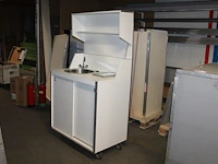 Mobiel keukentje met wasbak, mengkraan en inbouw boiler - afbeelding 1 van  3