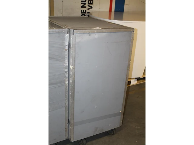 Mobiel keukentje met wasbak, mengkraan en inbouw boiler - afbeelding 2 van  3