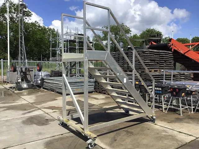 Mobiele aluminium magazijntrap - afbeelding 2 van  4